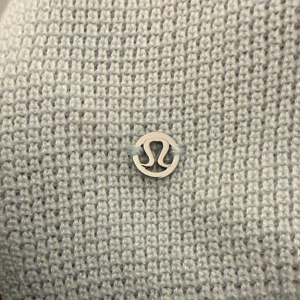 Lululemon Light Blue Women's Knit Poncho Sweater in excellent condition - Picture 4 of 4